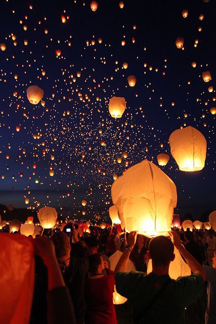 relatablelist's tweet photo. It would be so cool to light a Chinese Lantern. http://t.co/pKV514PNKL