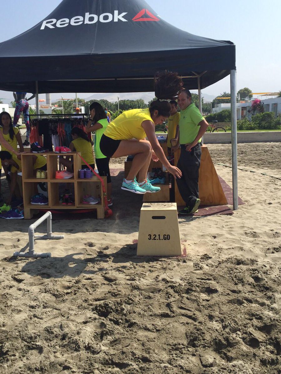 DayanaChung's tweet photo. #livewithfirelima @ReebokPeru :) http://t.co/iO4PqIgqpp