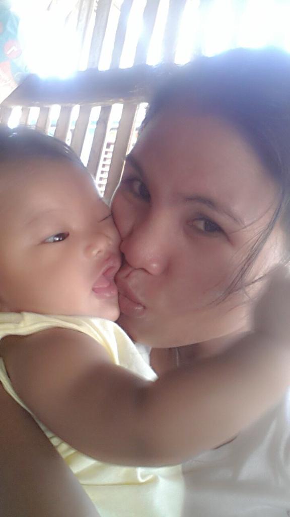 Yhenshai's tweet photo. Good afternoon...so hot in here--- 

#datew/myson
#kissesinheaven http://t.co/3fy0rlfrhk