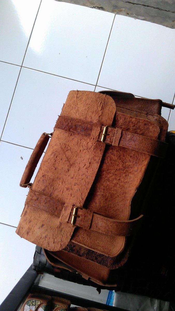 aosstore's tweet photo. READY STOCK! Selena. Brown. IDR.350. Bahan baffing. Size.35x25cm (ada yabg kecil 30x20cm) http://t.co/EH5SS42FPm