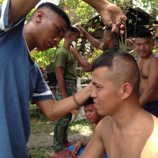 gmanews's tweet photo. It's haircut day for some of the Marines, taking advantage of a lull in the fighting in Maguindanao | @jun_veneracion http://t.co/FQU0qGOcG0