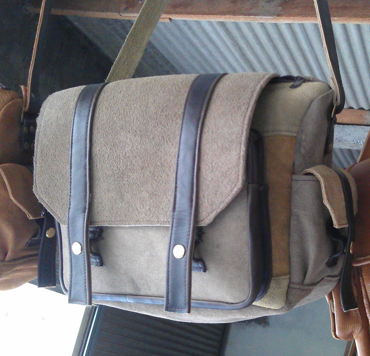 aosstore's tweet photo. READY STOCK! Travel Suede. Grey. IDR.320. Material: Suede. Size.30x25x10cm http://t.co/HnDiqyA0Pl