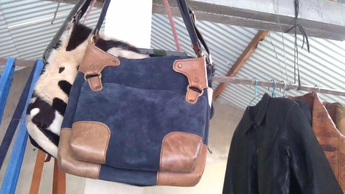 aosstore's tweet photo. READY STOCK! Tofu Bag. Ready in Blue and Grey. IDR.350. Material: Suede and Leather. Size.28x25cm http://t.co/rOYvdaLQD1