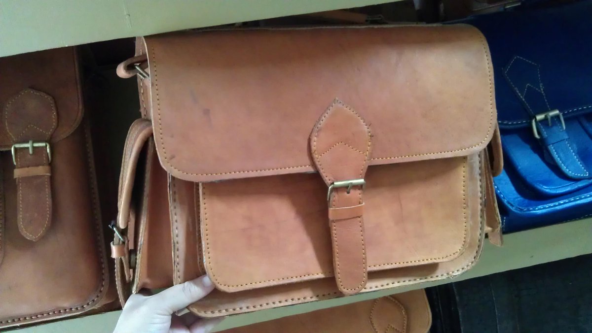 aosstore's tweet photo. READY STOCK! Sasha Post. Brown. IDR.270. Material: Leather. Size.30x25cm http://t.co/MEuCJTafQM