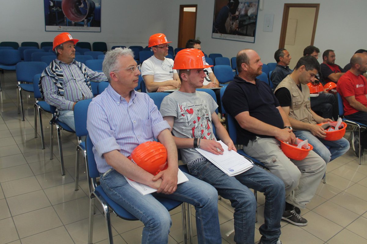 EFMEA_PZ's tweet photo. #formazione. corso 16 ore primo ingresso. corso montaggio cappotto esterno, coibentazione edifici. http://t.co/6AKO7g5GzV