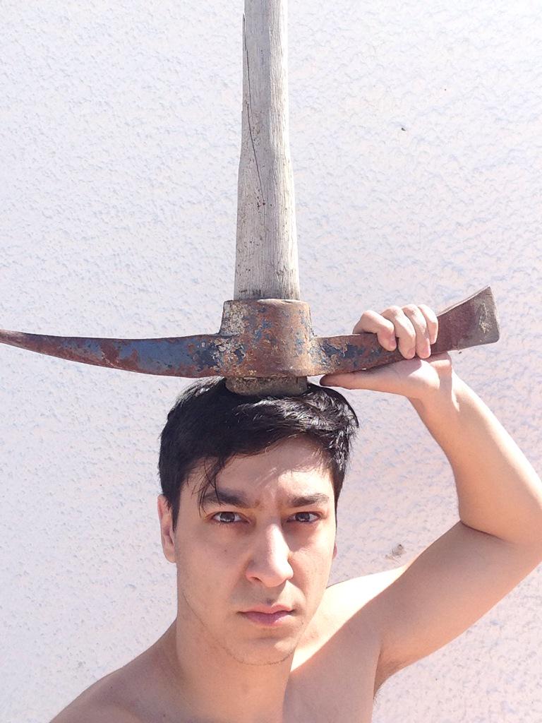 InstaSamer's tweet photo. —¿Cuánto mides? 
—Metro setenta y pico. http://t.co/lWkLT1Etet