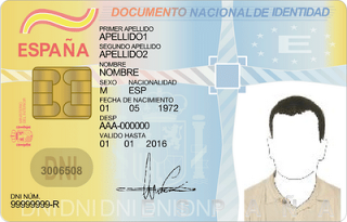 guardiacivil's tweet photo. #Cuidado a quién mandas tu #DNI por #Internet. Con la fotocopia pueden dar de alta contratos a tu nombre. http://t.co/3c2IZXzUbq