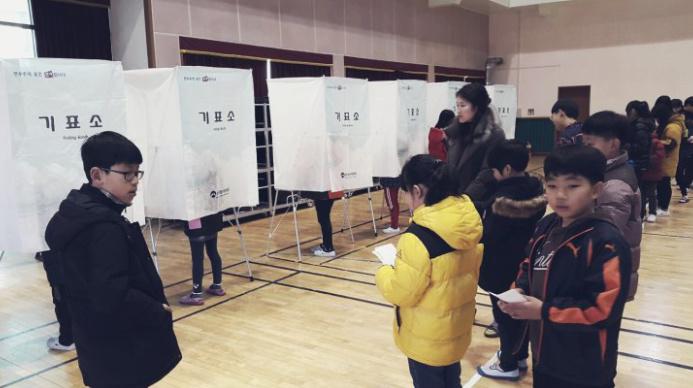 3. 10. 오늘 안동용상초등학교 학생회 임원선거를 지원하였습니다. 3개 선거 동시선거로 정신이 없었지만, 똘망똘망한 학생위원들 덕분에 흠결없는 선거가 이루어질 수 있었습니다.