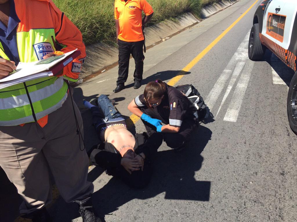 shitspotter's tweet photo. "Serious MVA just #Greyson @EMER_G_MED on scene @MedixGauteng @kakspotter @PigSpotter @metro_brian @gavf1 @EWNTraffic http://t.co/bJ2nUFbOXT