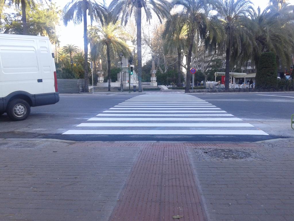 Nuevo paso de peatones en Paseo Victoria vía <a href="/atamayour/">Ana Tamayo</a>