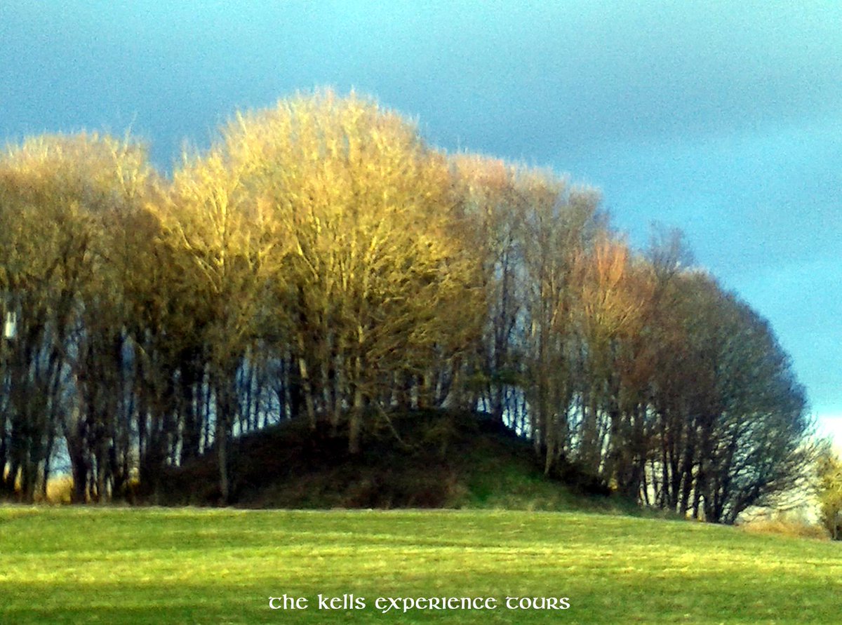 tourismforum's tweet photo. "Raith Airthur", possible burial place of Queen Tailtiu (of the pre-Olympic Tailteann Games)against a snow laden sky. http://t.co/TWYTIfv3Qy