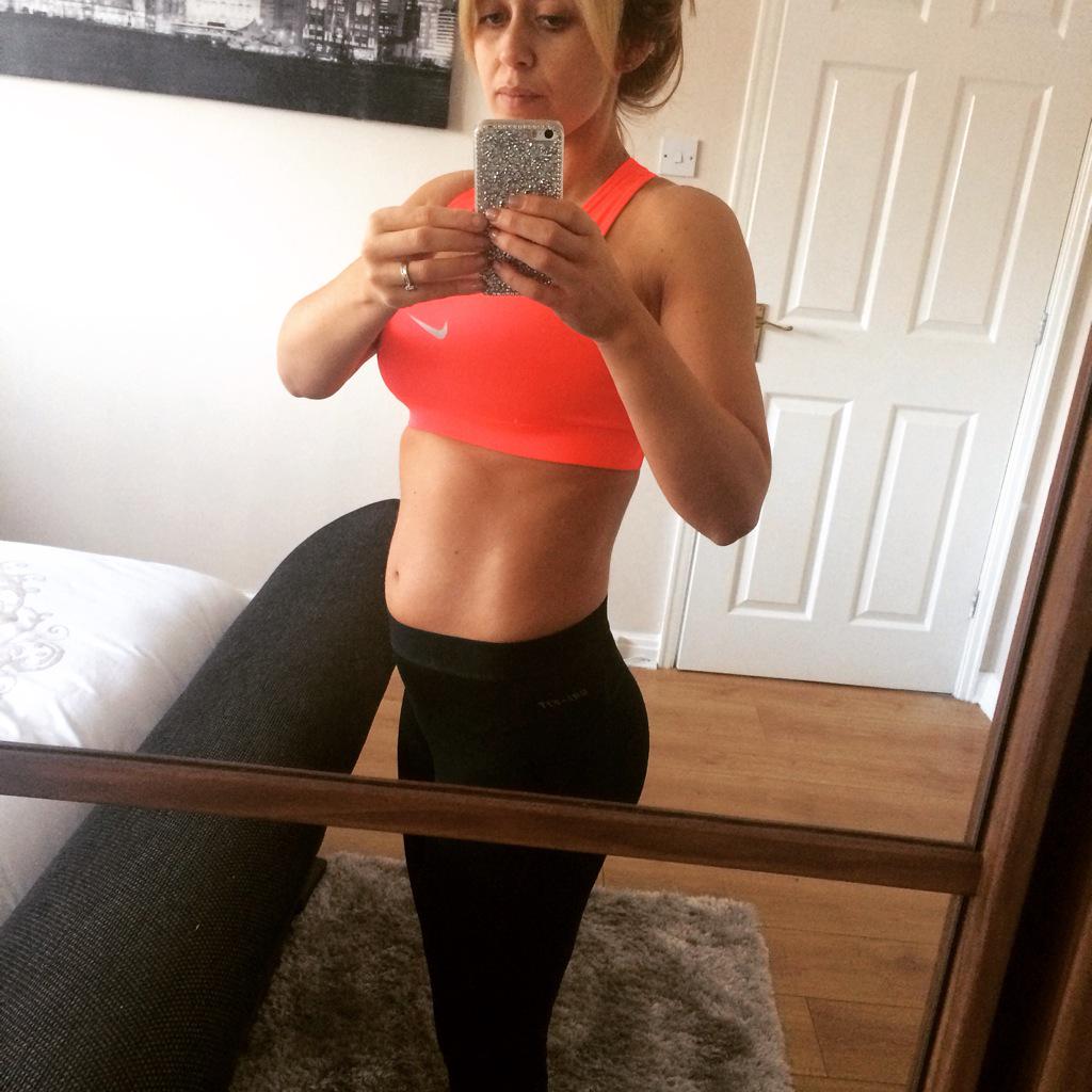 JoLiverpoolpt's tweet image. 21 weeks pregnant still training  #lighttraining  #passedhalfway #bumpgrowing #pt