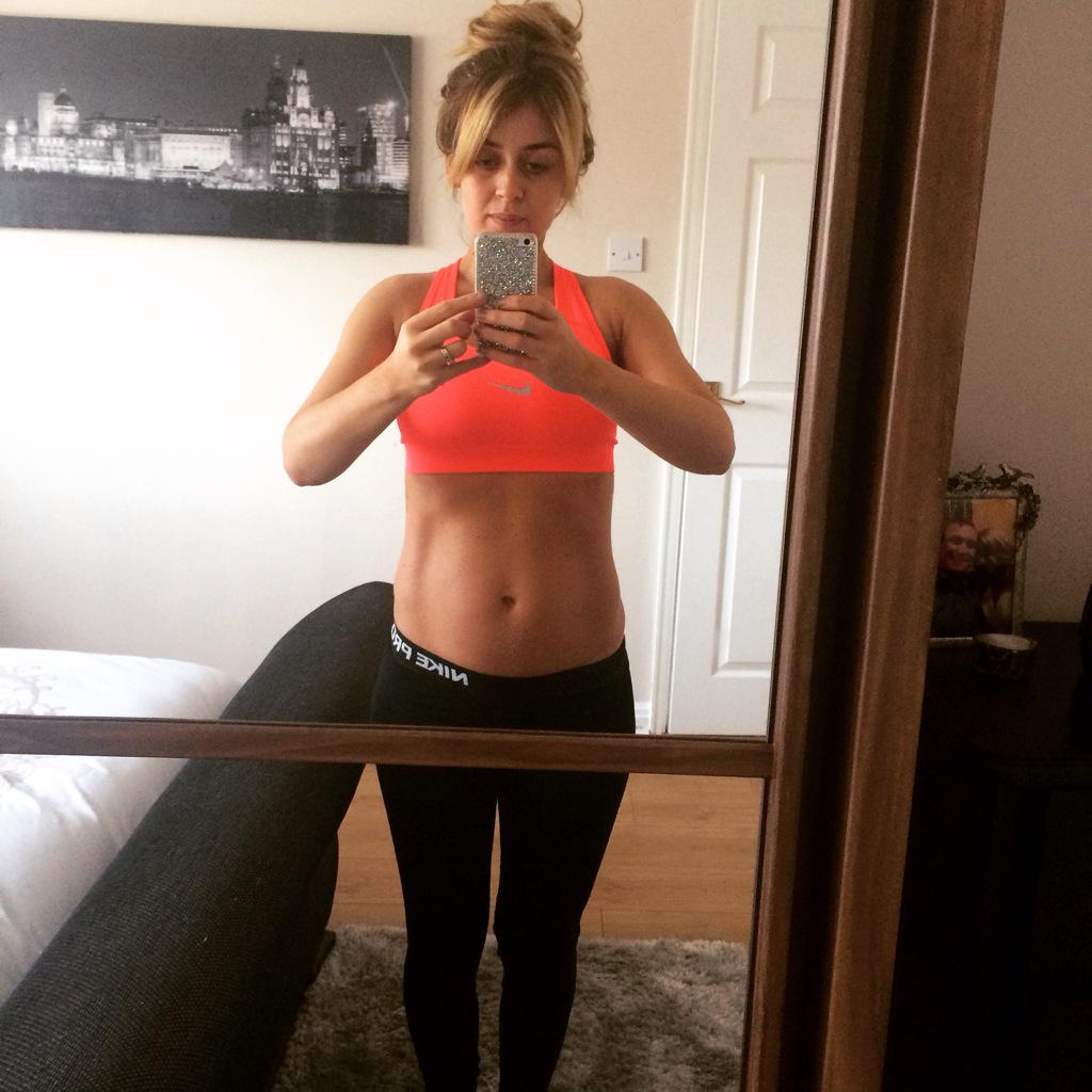 JoLiverpoolpt's tweet image. 21 weeks pregnant still training  #lighttraining  #passedhalfway #bumpgrowing #pt