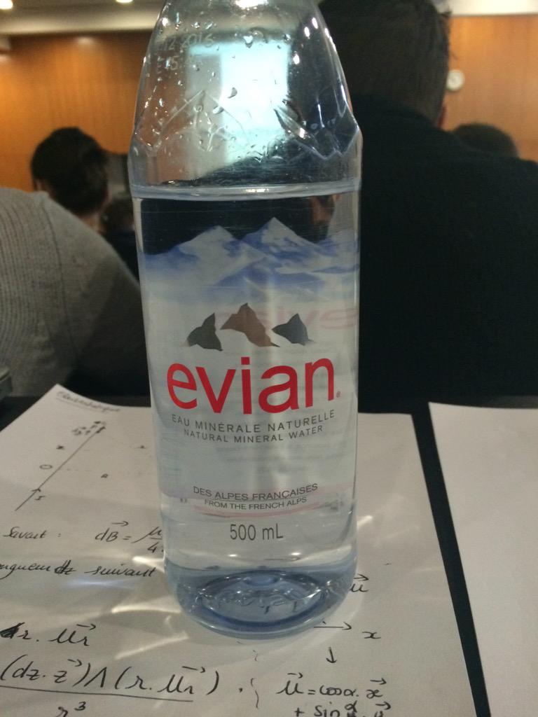 poliakovDu14's tweet photo. Ça fait longtemps que je n'avais pas goûté un tel breuvage! #eau #ilEstOuLeRicard http://t.co/UHbl3Ykto0