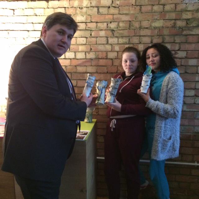 TBAPCraft's tweet photo. Learners sharing ideas with @kitmalthouse, Deputy Mayor of London @goldfingerHQ. Great #TBAP ambassadors @HeadTBAP http://t.co/7lCeuMEwyQ