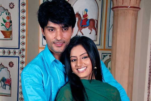 indiaforums's tweet photo. Its a 'WAR' between @deepikasingh150 and @AnasRashiid!
@DiyaAurBaatiHum #AnasDeepika
http://t.co/psG811zUwN http://t.co/LKhbFpGn2F
