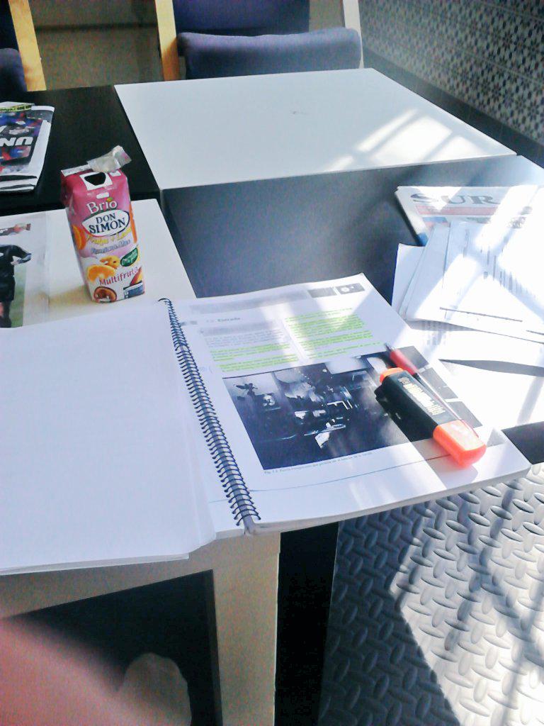 ToniMerchan19's tweet photo. Mañana de estudio✌ http://t.co/i02zGJs0EQ