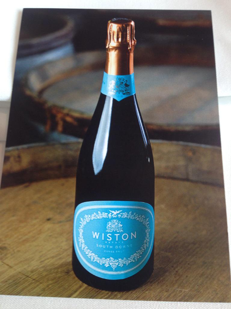 chefpaulrankin's tweet photo. This is the English " champers" that will be used to launch @pandocruises #Britannia very soon by The Queen! http://t.co/ktchBzlxLU
