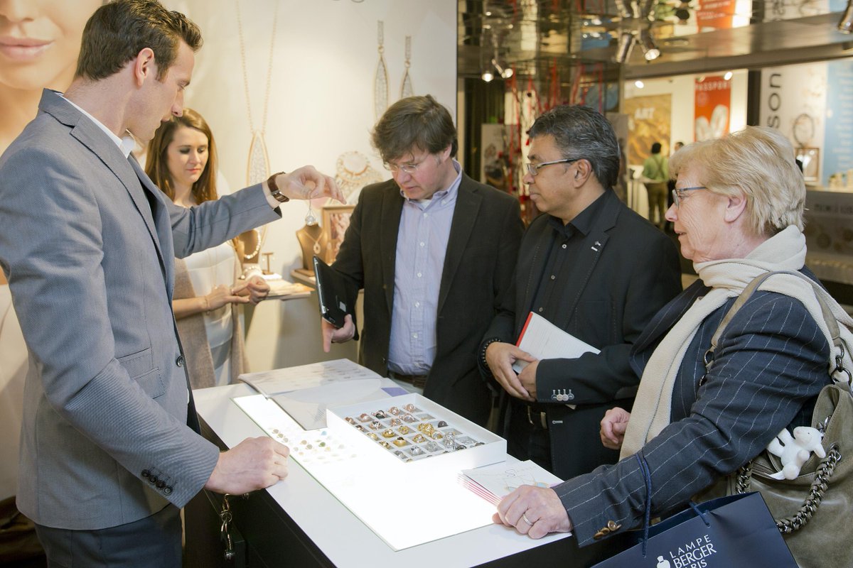 JewelsenWatches's tweet photo. Weer heel veel mooie nieuwe dingen op de #voorjaarsbeurs #trademart Nieuwsgierig? Vandaag is alweer de laatste dag! http://t.co/eb8EFZtKnx