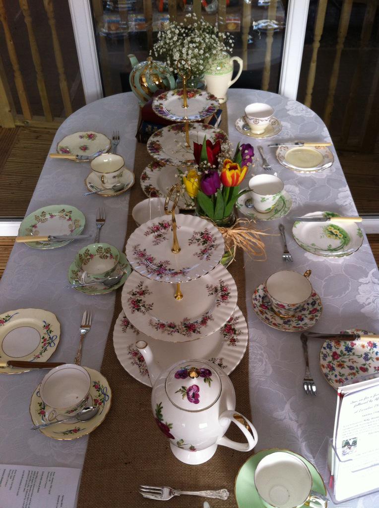 earsdonplants's tweet photo. Mother's Day afternoon tea £12 with @julievintagetea @earsdonplants  #MothersDay http://t.co/Ivoyn08M6V