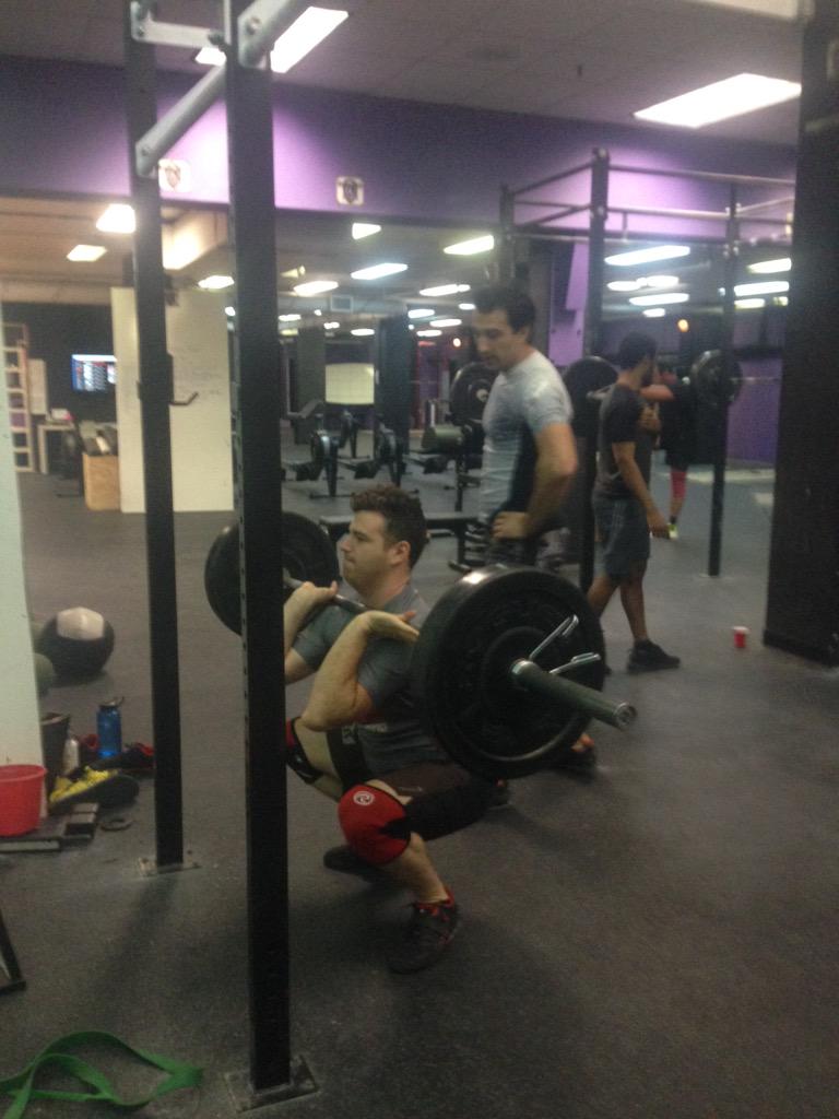CrossFitTheTaj's tweet photo. Front squat squad! #crossfitthetaj #crossfit #squat http://t.co/peelRTyu7A