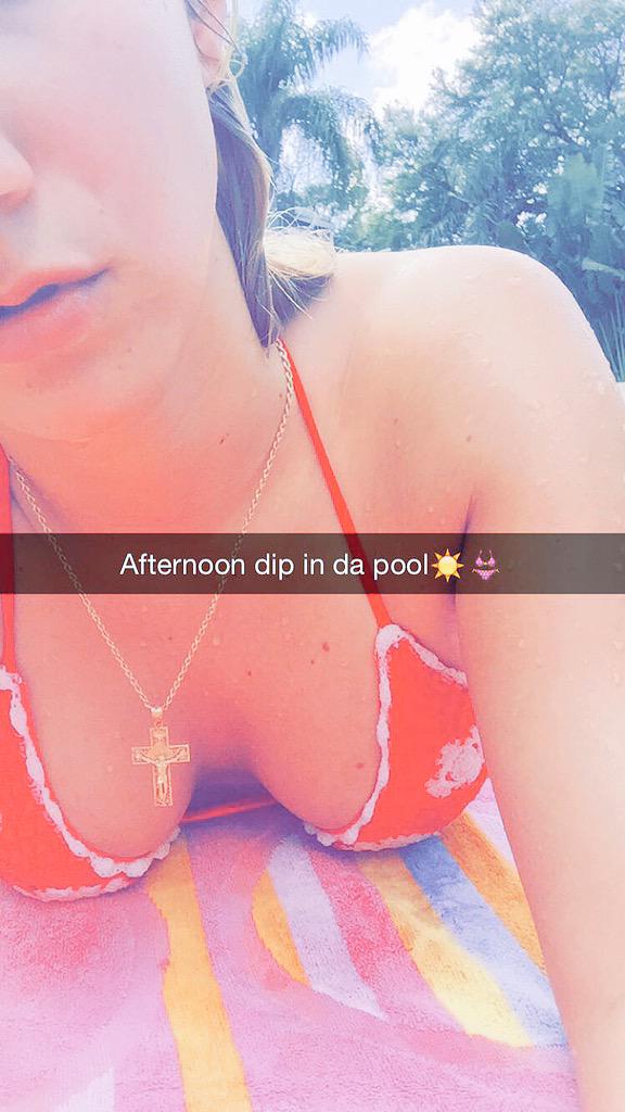PromoQueenB's tweet photo. Pool dayz👙☀️😋 http://t.co/2Pz3iDZHSH