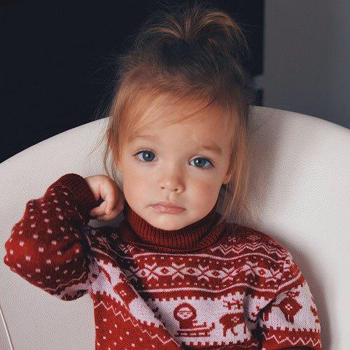 She looks like you so much it makes me want to cry @Styles_Harry013