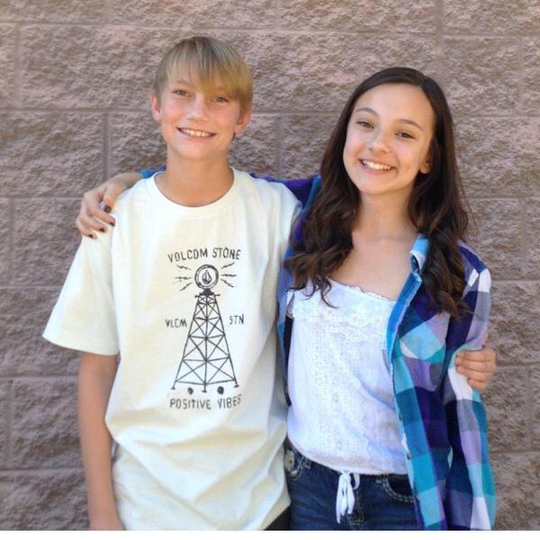 slurable's tweet image. LOL y does her Bf look like a rejected runt?