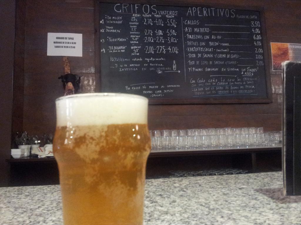 Midietacojea's tweet photo. Cerveza con agua de mar. ¡Cuánto daño ha hecho laboratorios Quinton! XD
En @bigote_blanco http://t.co/aOgsz7gCmI