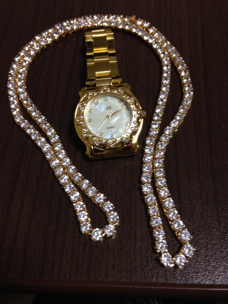 ichiro07041's tweet photo. 本日の購入品😎
#pimpcode #hiphop #gold #ネックレス #ブリンブリン http://t.co/lz5cGcMfes