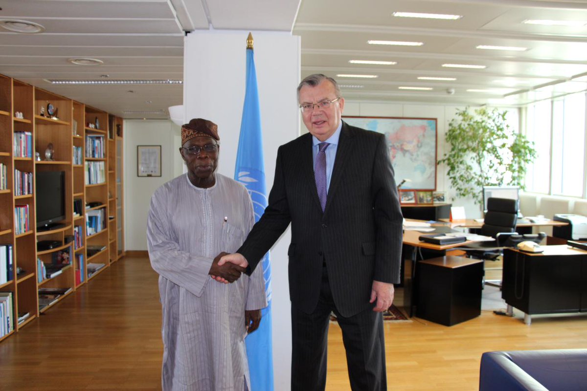 WACommission's tweet photo. WACD chair PR #Obasanjo meets UNODC exec director @YuryFedotov to discuss drug policy in West Africa #ReformDrugLaws http://t.co/tmcqyjnJjr