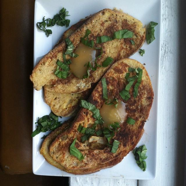 @aydenleroux reporting for WBBB here at <a href="/3bbrooklyn/">3b Bed and Breakfast</a> where we are serving up French Toast w… ift.tt/1EQfewk