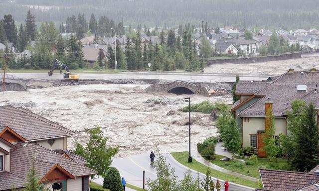 yychelps's tweet photo. "Province borrows #flood mitigation ideas, but not user-pay model". via @calgaryherald http://t.co/930favxgfl http://t.co/nfCoAuyiqQ