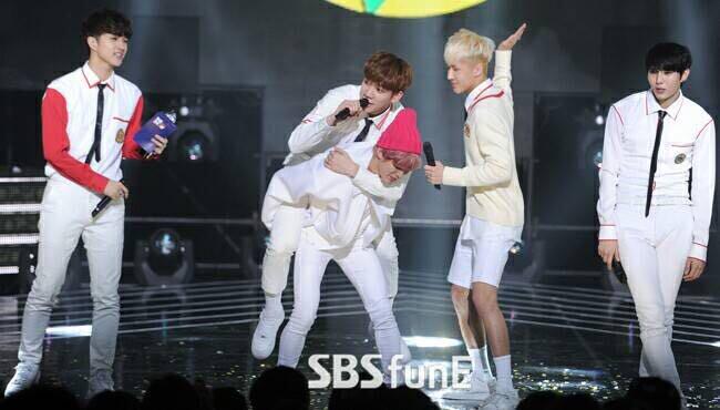 B_vPpblUIAA_vY8.jpg:large