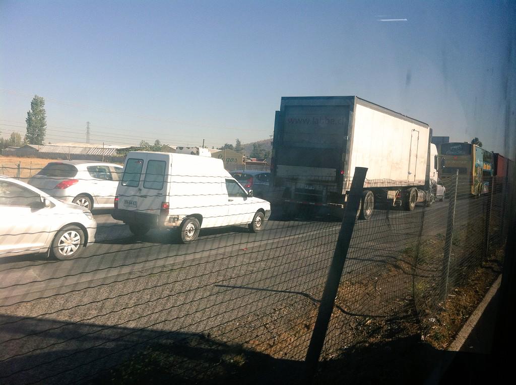PRECAUCION, alta congestion desde buin al puente maipo por trabajos, una pista habilitada.