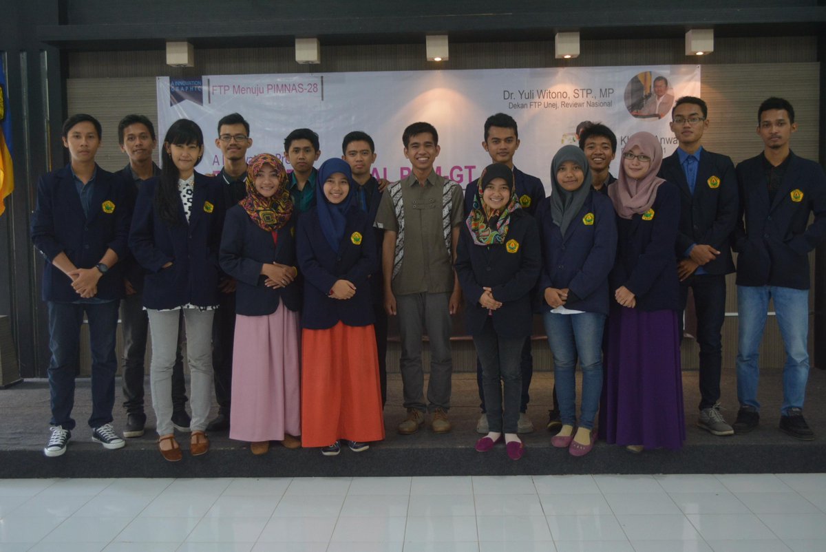 Peserta dan Panitia Foto Bersama Pemateri