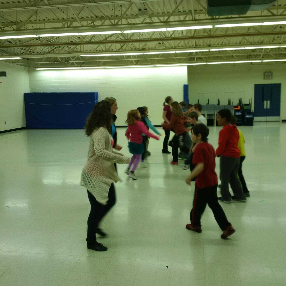 BeauxMarais's tweet photo. Ateliers en danse acadienne à #EBM. @CSAP_Officiel #semainedelapromotion #monecole #maplace http://t.co/wprs7T7mYZ