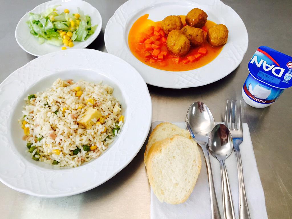 Directamente desde #ComedorTrinidad nos llega una foto del menú de hoy ¿Quién se puede resistir? <a href="/SERCOLUCATERING/">SERCOLU CATERING</a>