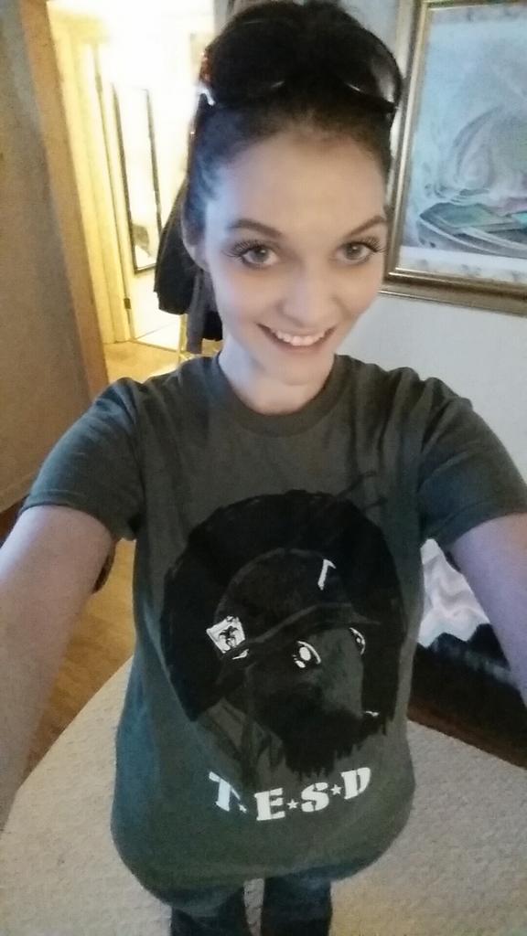 LittlestFarmer's tweet photo. Rockin my ant shirt today!! #tesd #13% @BQQuinn @TellEmSteveDave @RTESDCares #ModStatus love for @dequinn http://t.co/1tHJlPK8Hs
