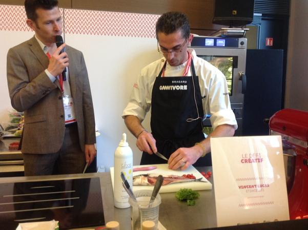NNSoilih's tweet photo. Chef Vincent Lucas @etincellesresto utilise @InfinimentWoos pour son dessert très audacieux @OmnivoreWorld! #happy10 http://t.co/iQRDinCr7Z
