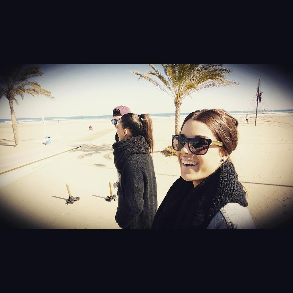 _CarlacarlaCc's tweet photo. En resumidas : Feliz con los míos ❤ Espero verte pronto gordita !

Vacaciones en Gandia .
@arobedd Mini resumen . http://t.co/0gv2vM9gWj