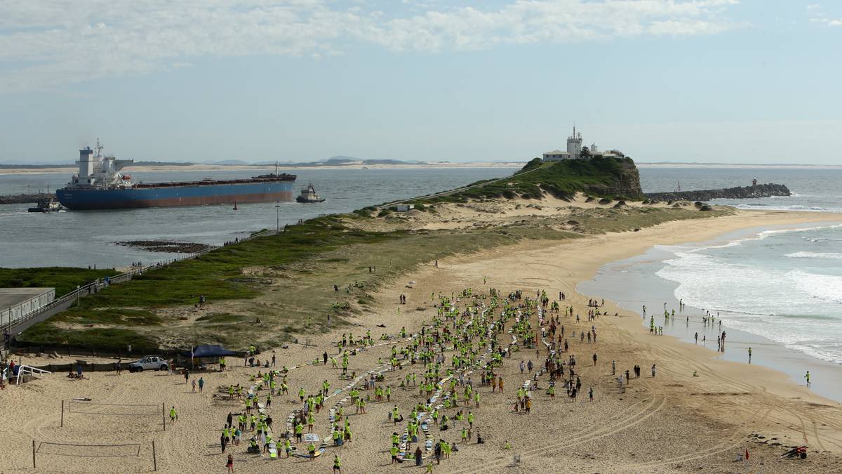 New world record set for number of surfboards laid end to end. grindtv.com/action-sports/…