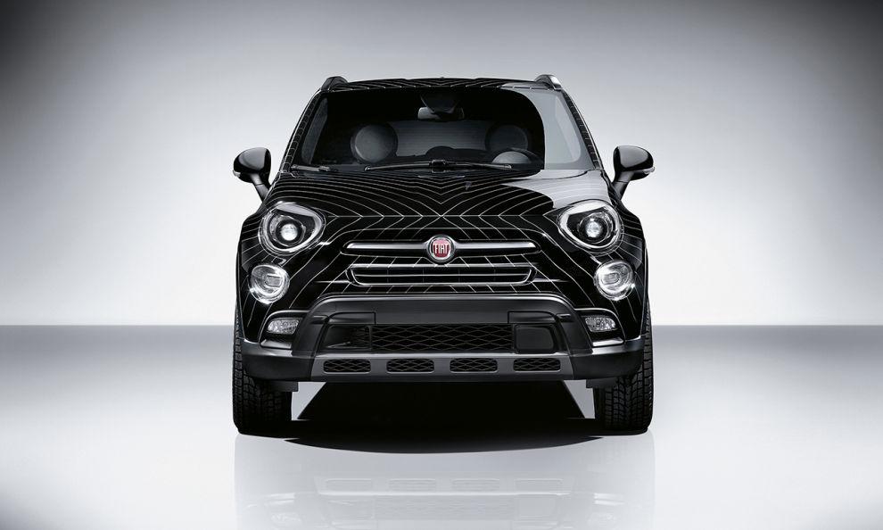 Esemplare unico "gessato" della nuova #Fiat #500X, #Lapo colpisce ancora... fal.cn/Gdr