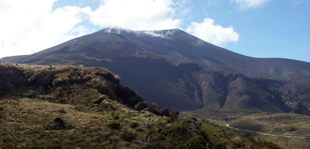 T13's tweet photo. #Colombia: ¿Cómo pudo un volcán permanecer "escondido" por 30.000 años? La historia » http://t.co/zNVeqdSjtv http://t.co/tvEr7QOgLR