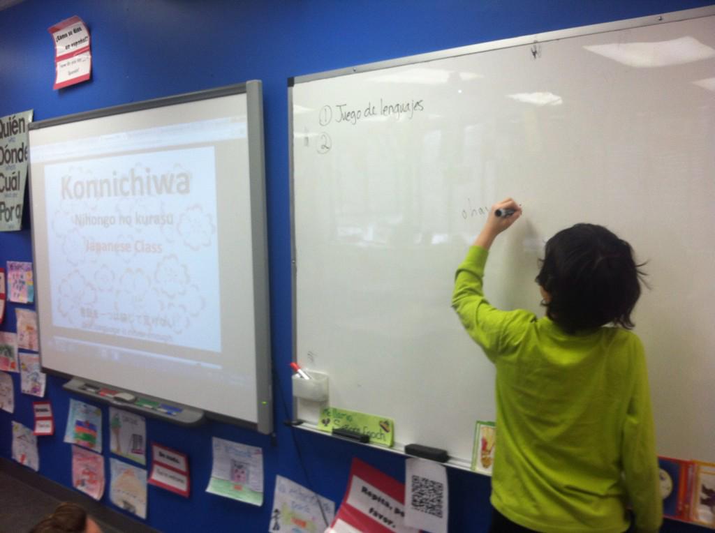Sra_Enoch's tweet photo. A Japanese language and culture lesson! #studentspecialist #nihongo #foreignlanguageweek #fccps @MsMTJ http://t.co/ii0efAWanA