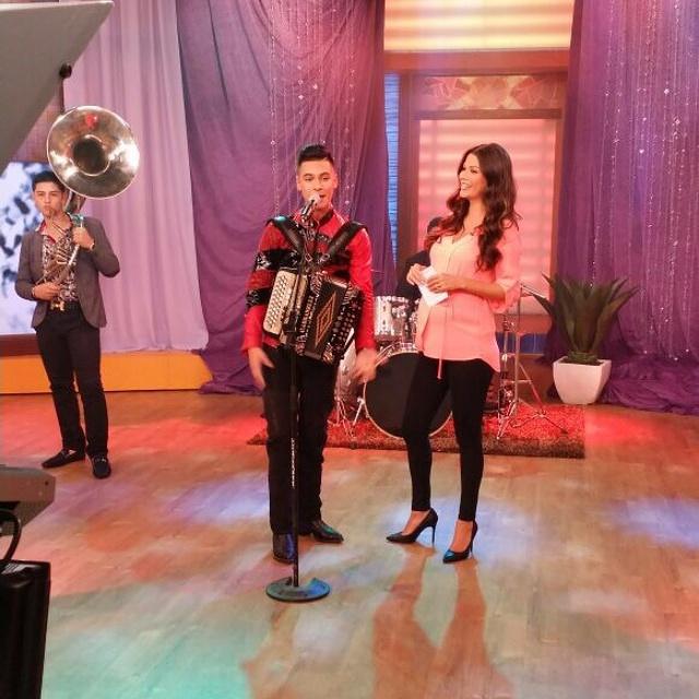 plebitasdecheyo's tweet photo. #CheyoCarrillo en @DespiertaAmericatv en Estos Momentos ... #TeamCheyo http://t.co/k0y3SFgWtb