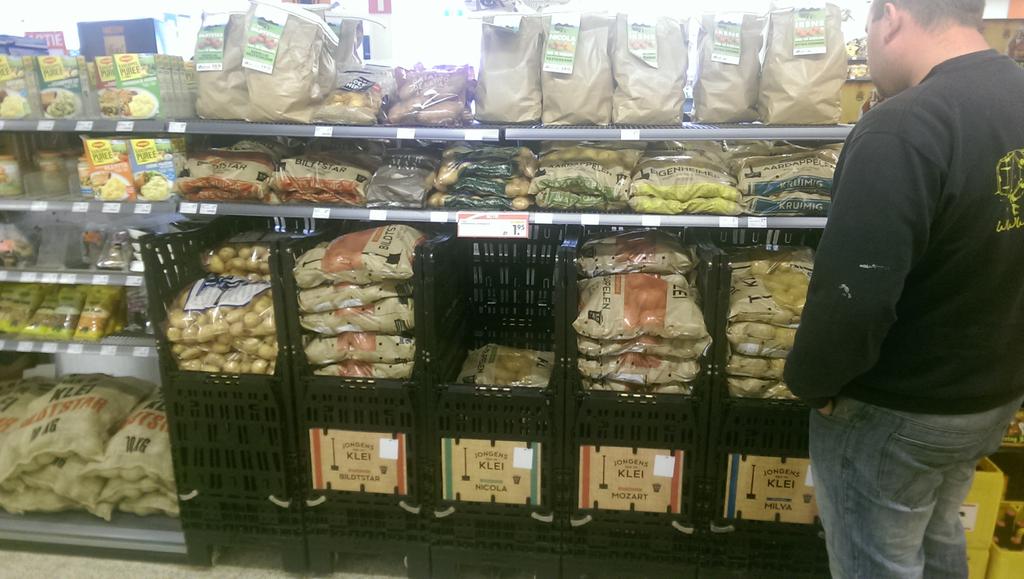 Prachtig aardappelschap van <a href="/Jongensvdklei/">Jongens van de klei</a>  bij <a href="/CoopVerstraete/">Gerrit Verstraete</a> # Uithuizermeeden...geproduceerd door <a href="/LandjuweelBV/">Landjuweel BV</a> 😁