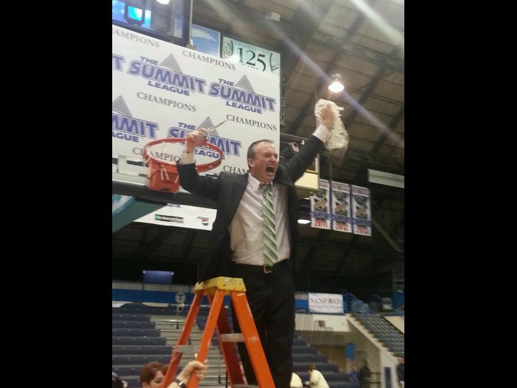 Tfisk21's tweet photo. Time to do it all again #MarchMadness #Buckets http://t.co/1KeL0r4Ysl