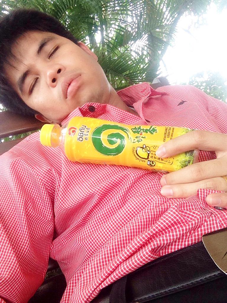 KThabsang's tweet photo. หลับตาคืนนี้ขอให้หลับฝันดี. ลืมตาตื่นพรุ่งนี้ขอให้ชีวิตเปรี้ยง!!! #เมาเร่ออิชิตัน http://t.co/aJoCKB2Eg4