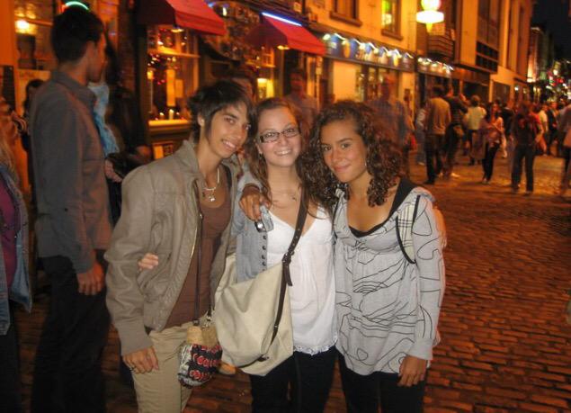 Caroline8veinat's tweet photo. H a p p y B i r t h d a y! @marina_fages http://t.co/JuWIJe5KhL